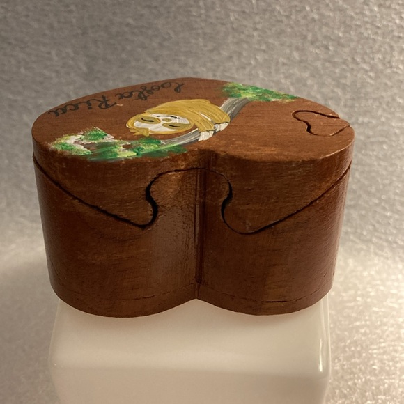 NWOT - Wooden Handmade Carved Costa Rica Heart Shaped Puzzle Box - Picture 5 of 7